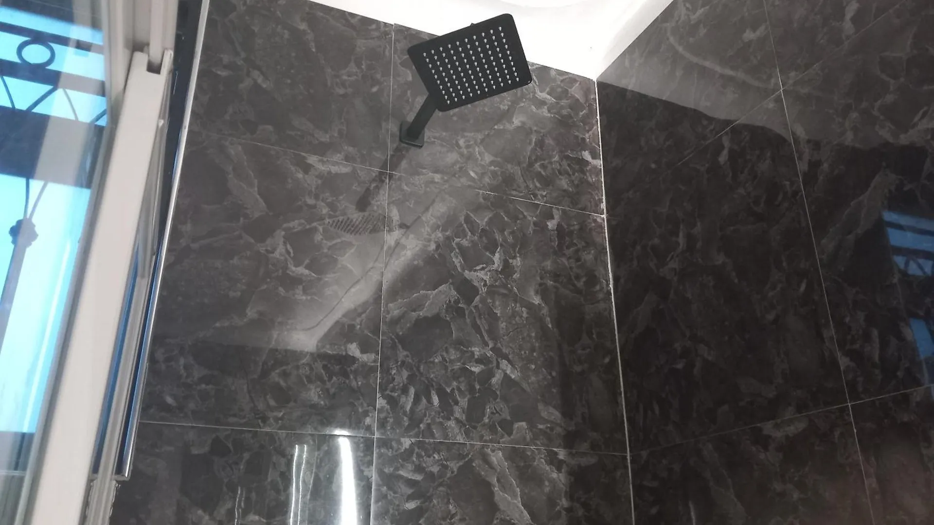 Luxe & Spacious 1Bedroom Apartment In Muyenga