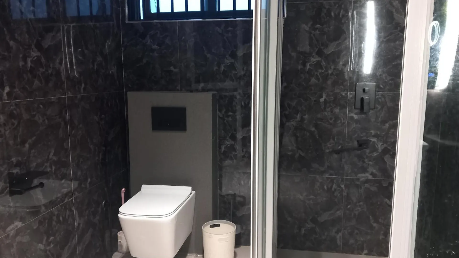 Luxe & Spacious 1Bedroom Apartment In Muyenga 乌干达