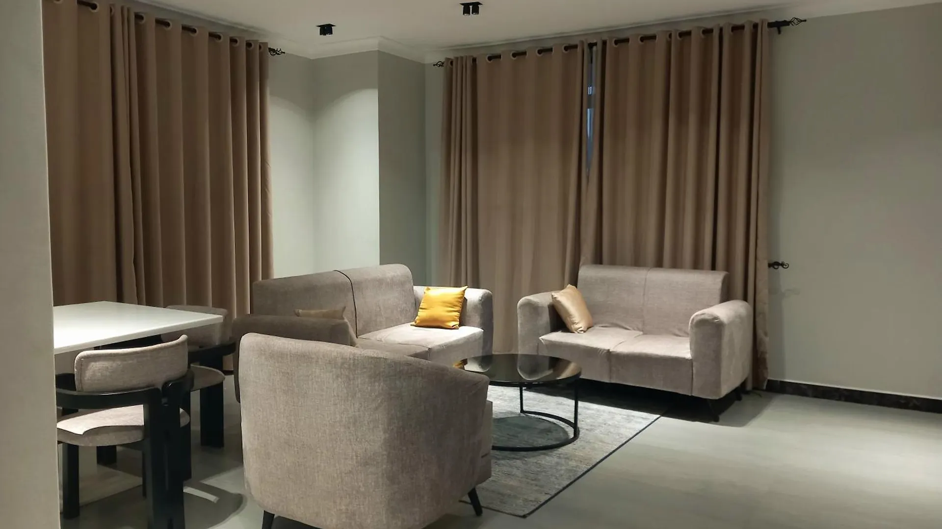 Luxe & Spacious 1Bedroom Apartment In Muyenga 乌干达